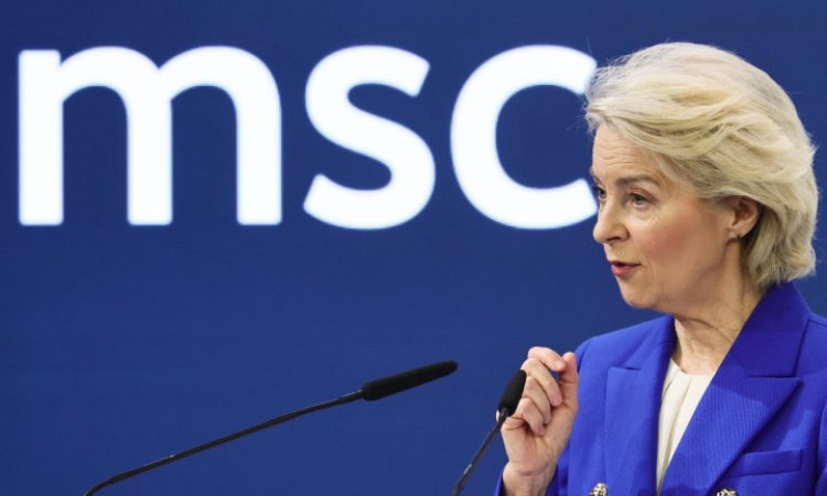 Фон дер Лайен зове за "един за всички, всички за един" в отбраната на Европа